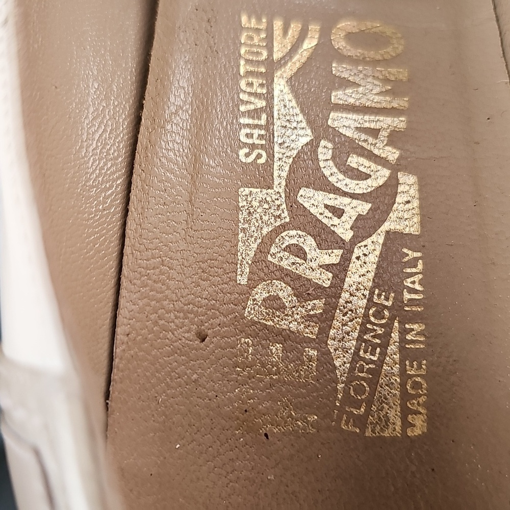 Salvatore Ferragamo Women's Cream/tope Kitten Heal Leather Shoes. Size 6.5 - Picture 9 of 11